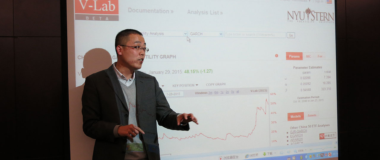 Professor Xin Zhou Speaks at Shanghai Stock Exchange Masters' Forum