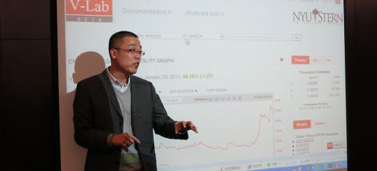 Professor Xin Zhou Speaks at Shanghai Stock Exchange Masters' Forum